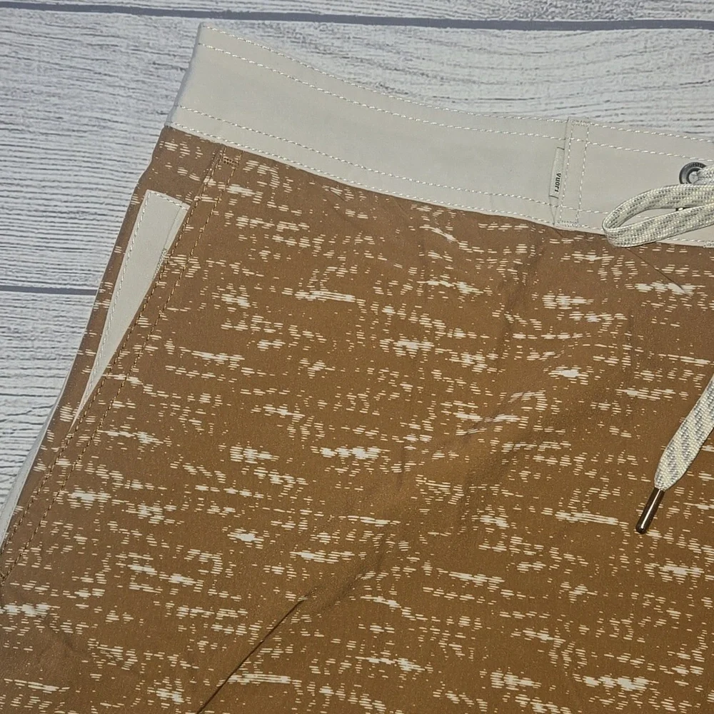 Vuori Men's Cruise Boardshort Caramel Slub Size 38 NWT